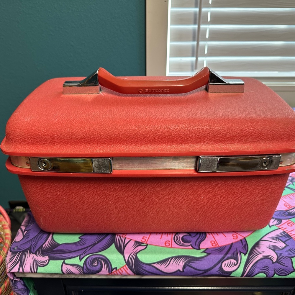 Samsonite Coral Travel Case